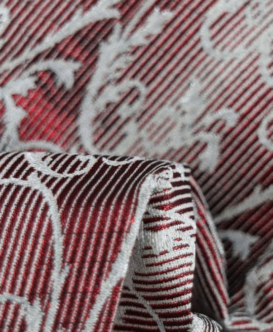 男性用袴単品レンタル(成人式・結婚式・卒業式)赤ストライプ・銀の唐草[身長170cm]No.156